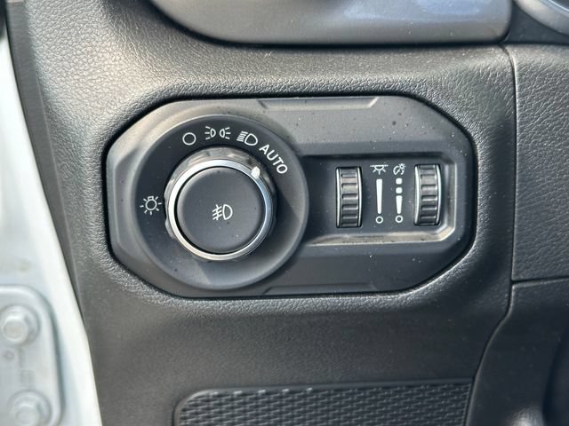 Used 2018 Jeep Wrangler Unlimited Sahara AWD/4WD image 33