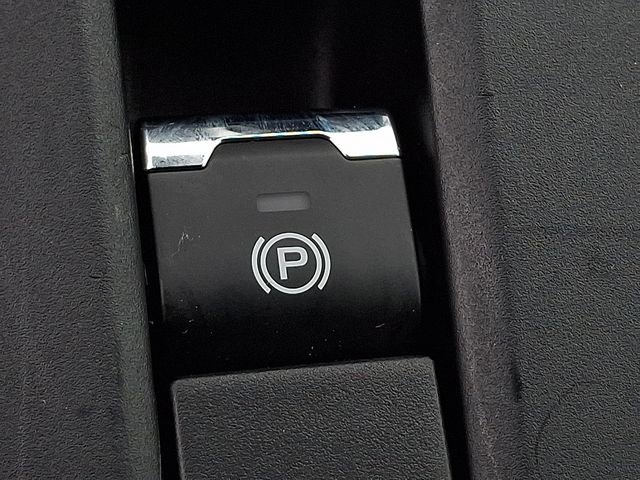 Certified 2025 Subaru Forester Premium image 24