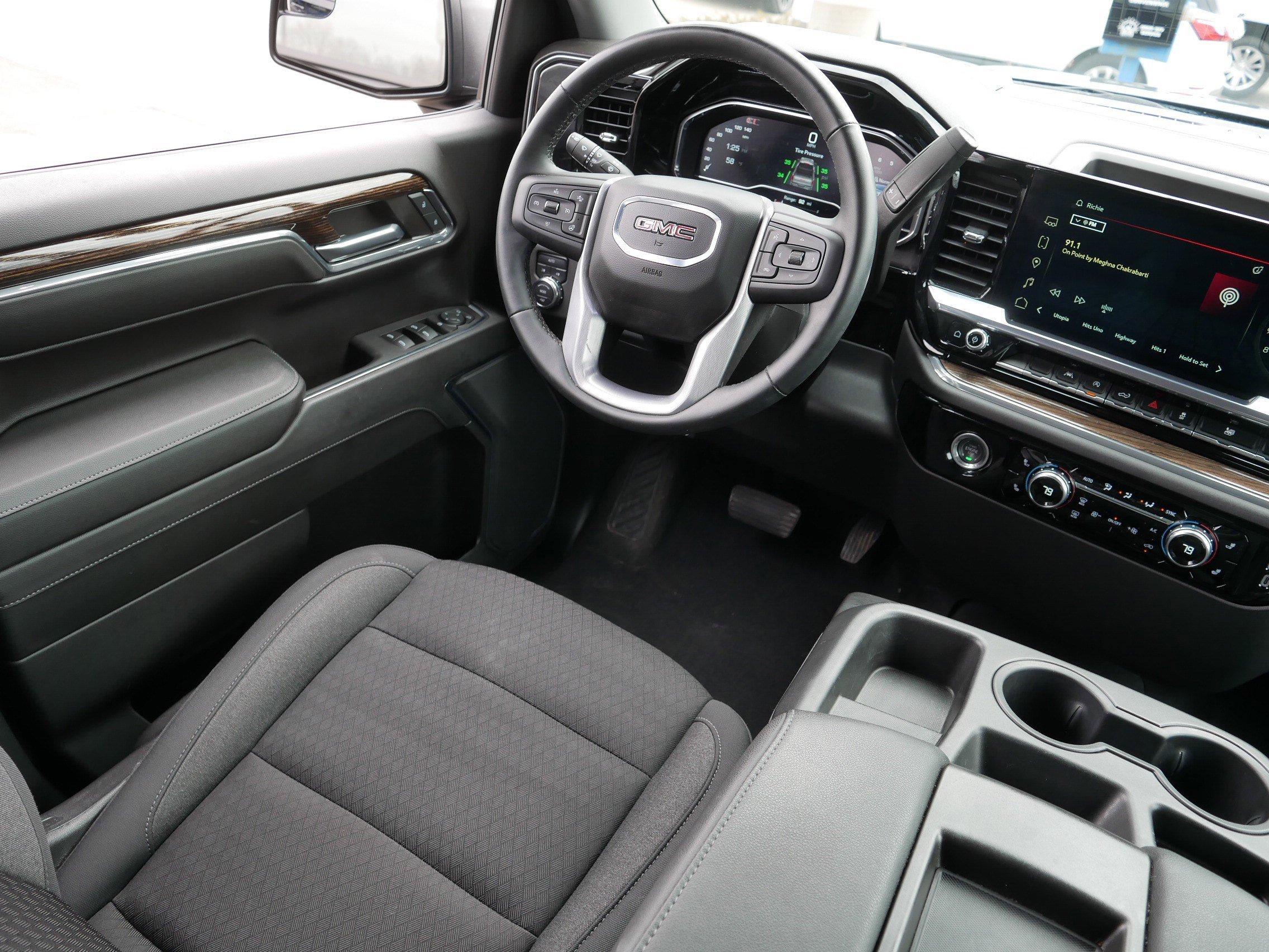 Used 2024 GMC Sierra 1500 Elevation image 9