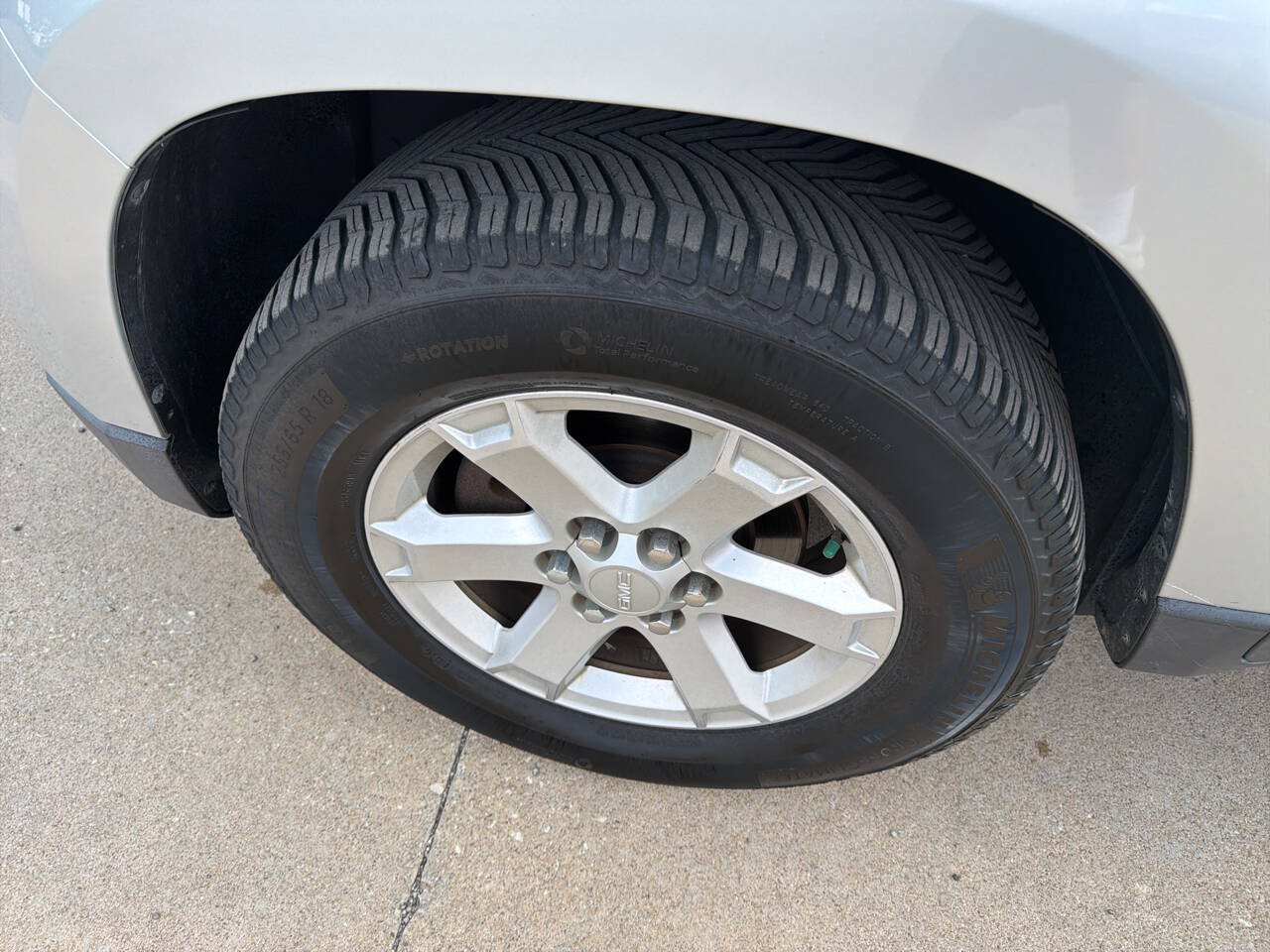 Used 2014 GMC Acadia SLE FWD image 9