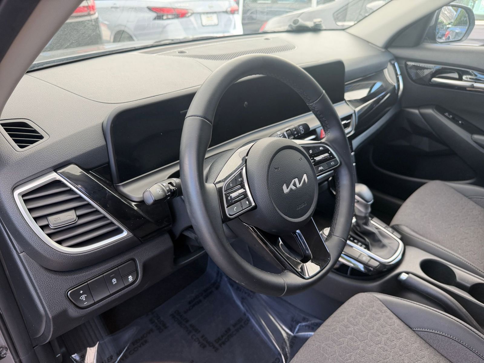 Used 2025 Kia Seltos S FWD image 34