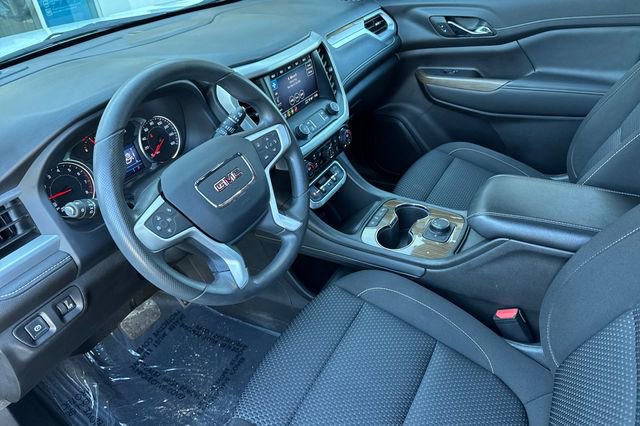 Used 2023 GMC Acadia SLE image 10