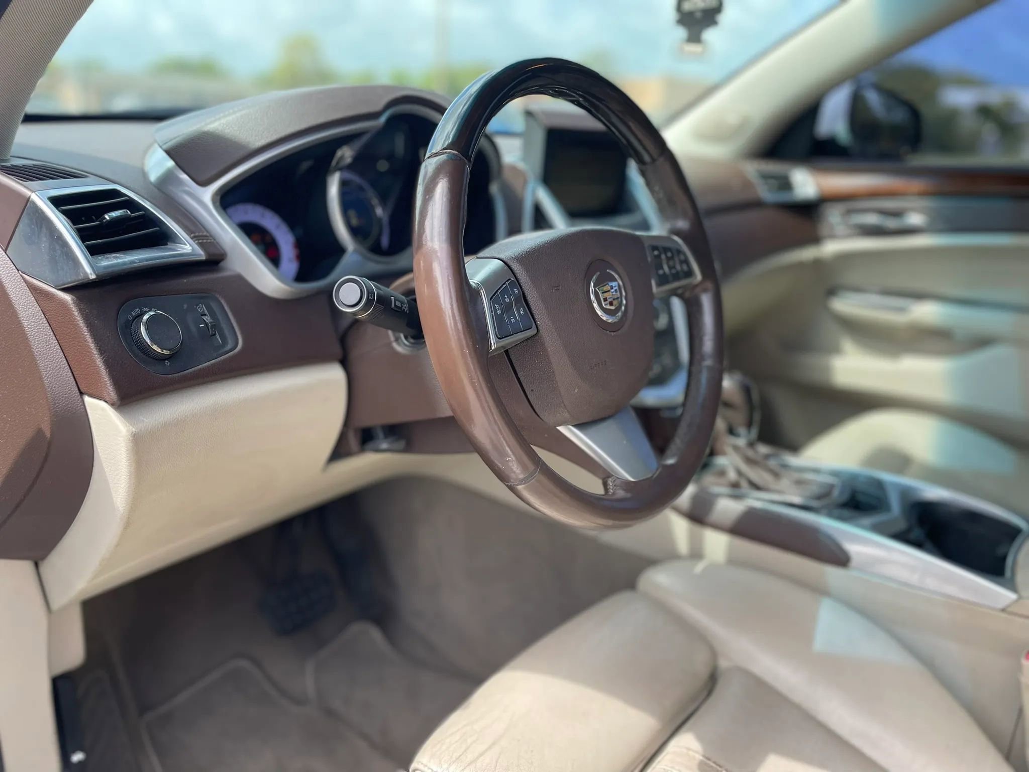 Used 2012 Cadillac SRX Luxury image 19