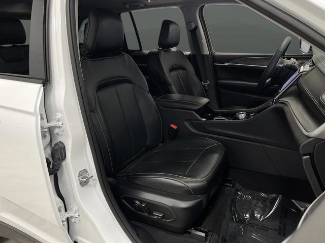 Used 2023 Jeep Grand Cherokee Limited w/ Luxury Tech Group II image 30