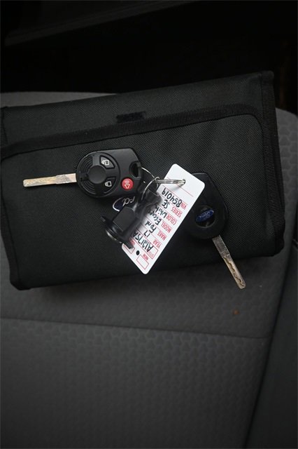 Used 2017 Ford Escape SE w/ Equipment Group 201A image 9