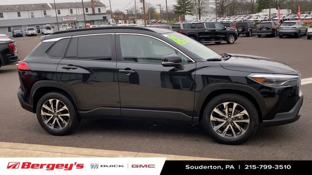 Used 2023 Toyota Corolla Cross XLE w/ Convenience Package image 11