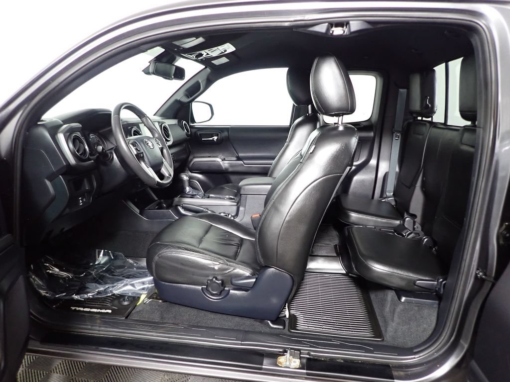 Used 2019 Toyota Tacoma TRD Off-Road AWD/4WD image 29
