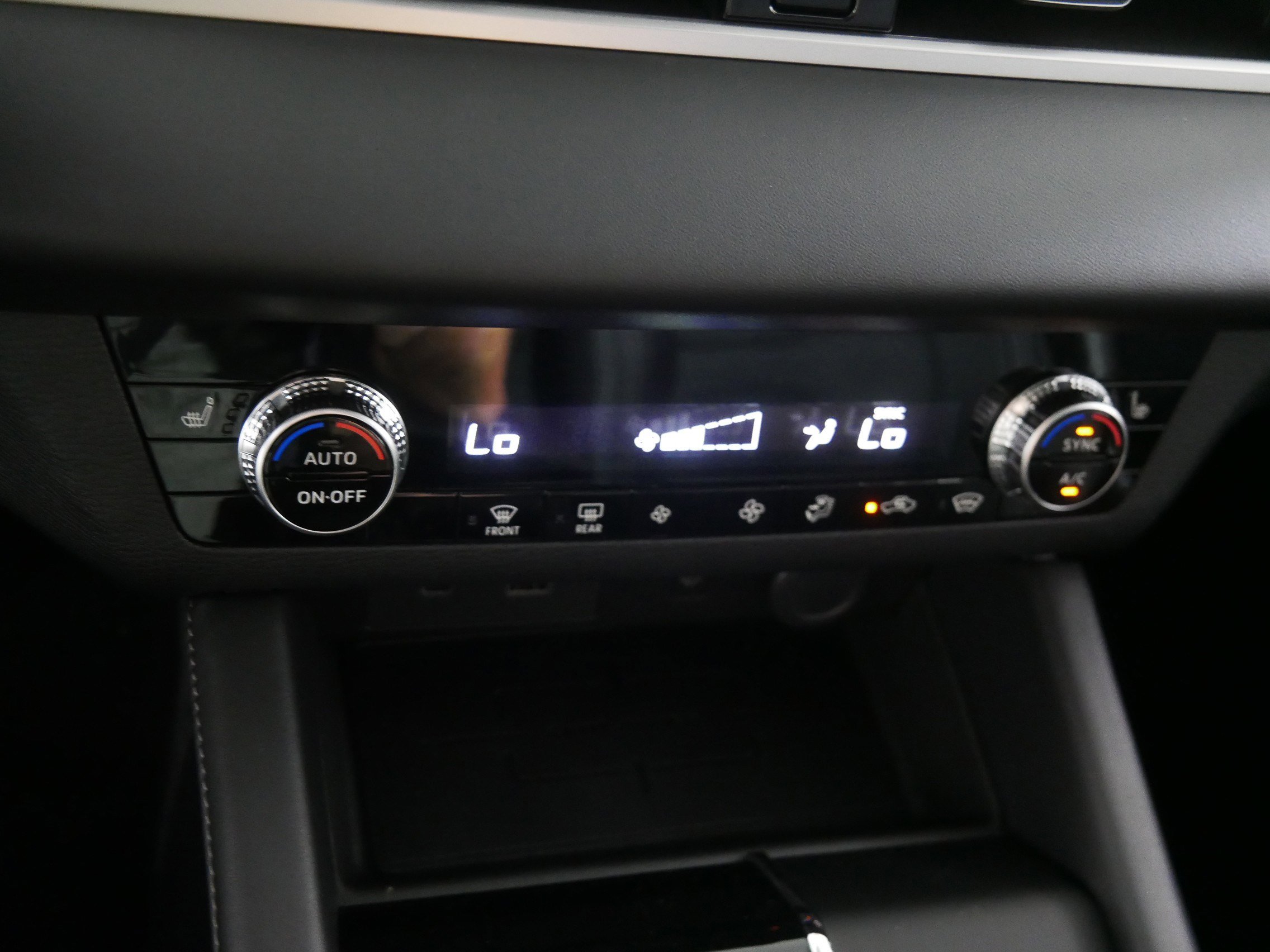 New 2025 Mitsubishi Outlander SE image 7