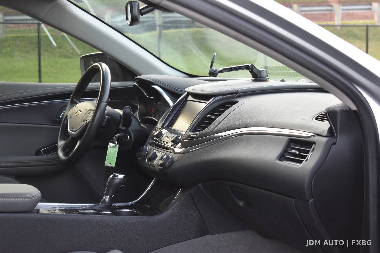 Used 2014 Chevrolet Impala LT w/ Convenience Package FWD image 16