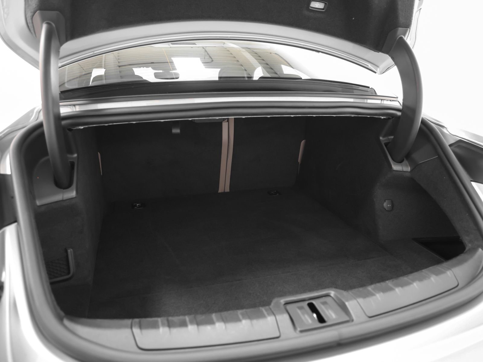 Certified 2021 Porsche Taycan image 17