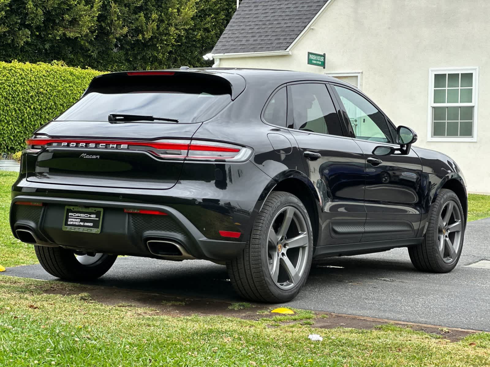 Certified 2026 Porsche Macan AWD/4WD image 8