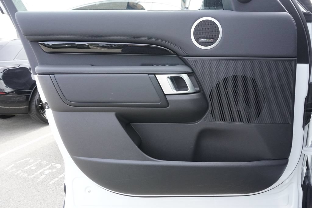 Used 2025 Land Rover Discovery S AWD/4WD image 17