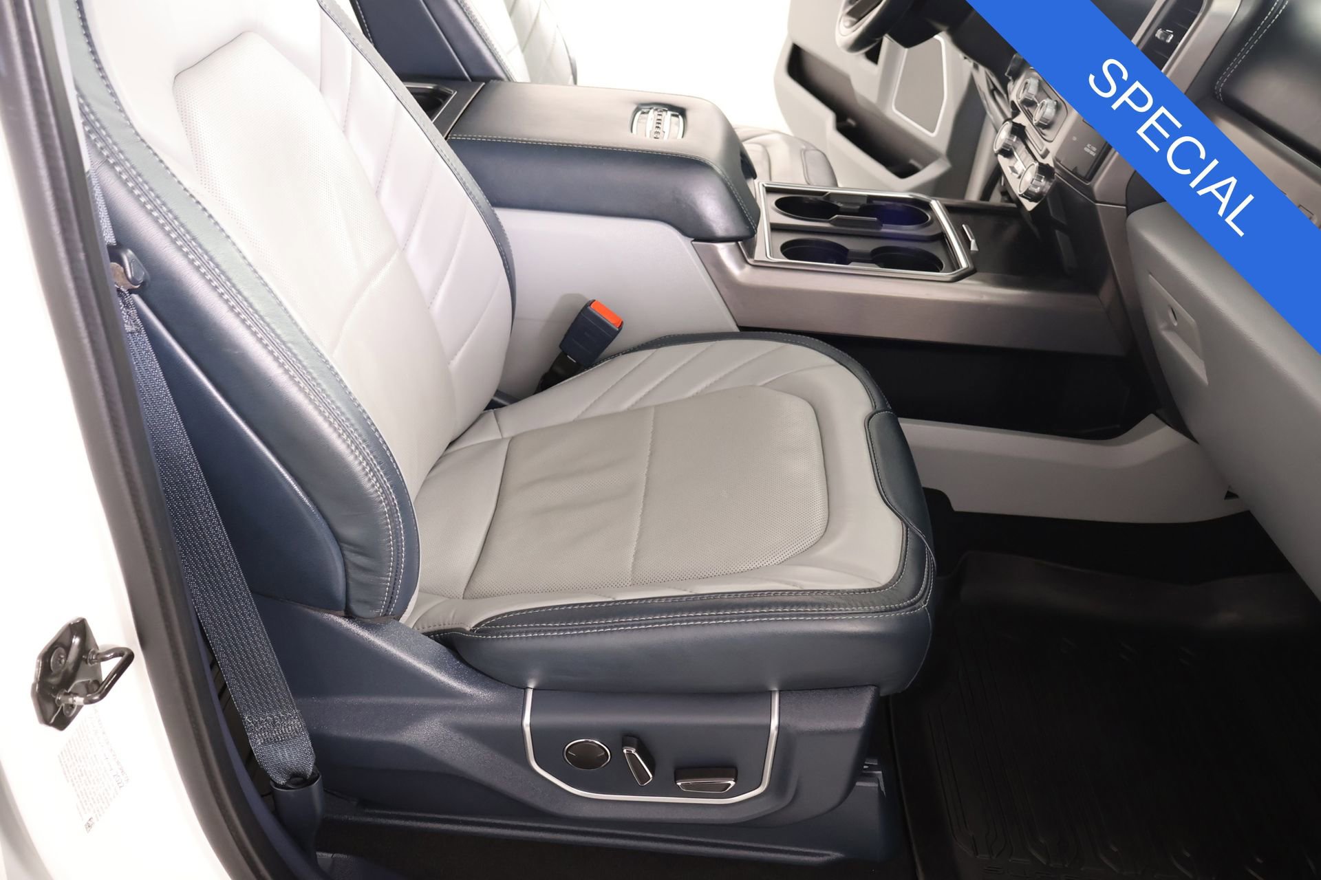 Used 2022 Ford F350 Limited AWD/4WD image 14