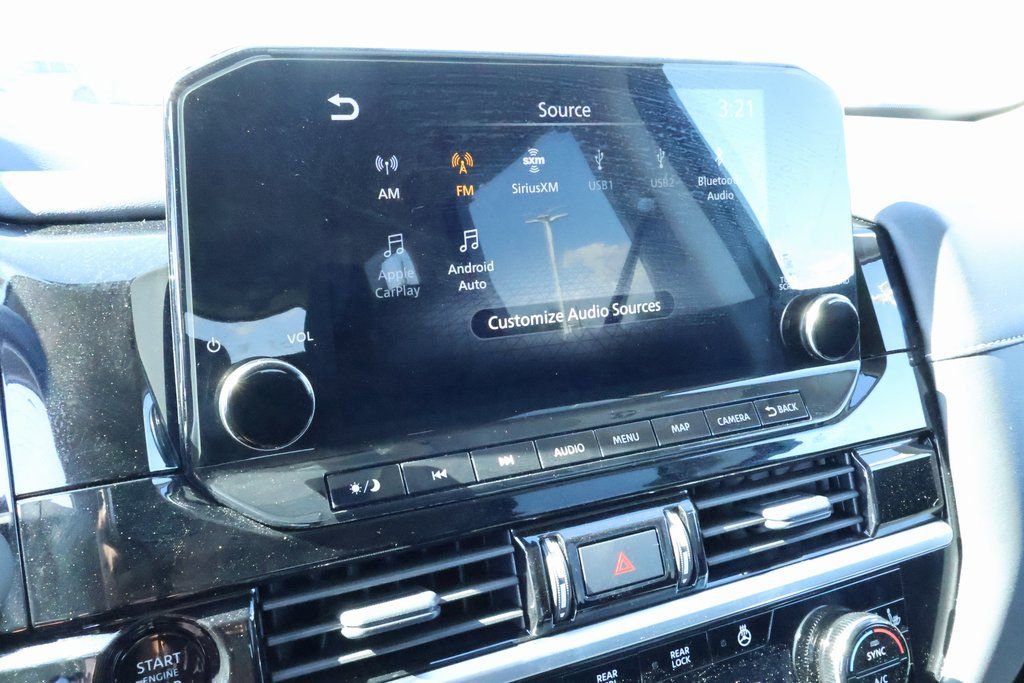 Used 2025 Nissan Pathfinder SL image 5