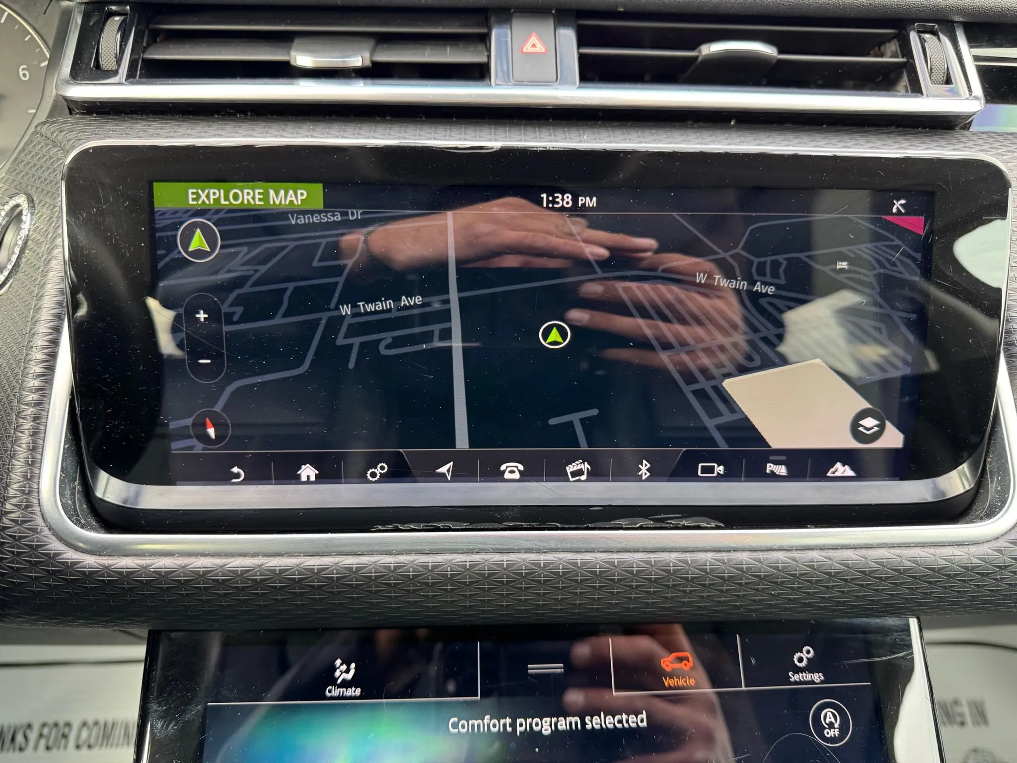 Used 2020 Land Rover Range Rover Velar S AWD/4WD image 25