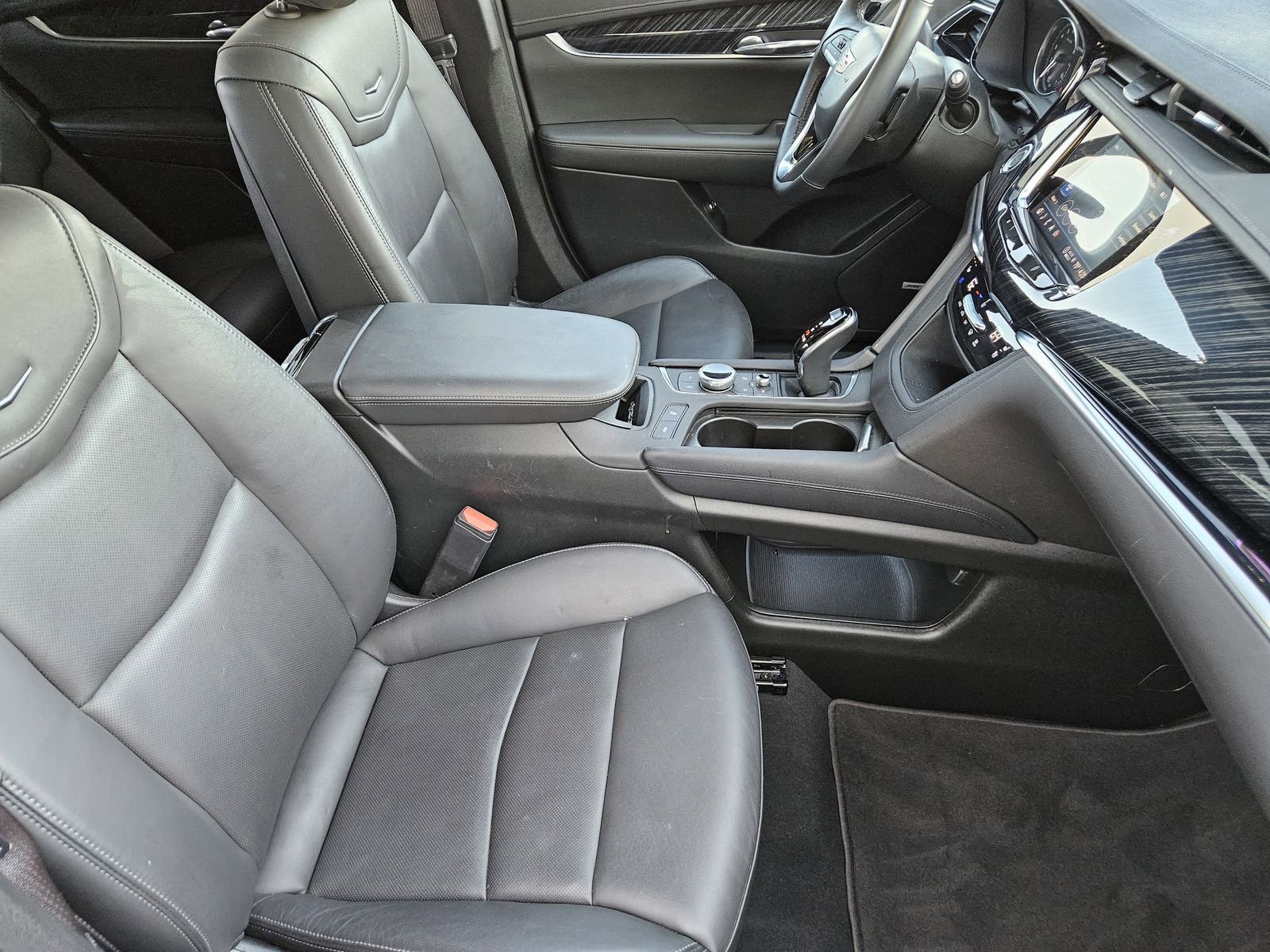 Certified 2025 Cadillac XT6 Premium Luxury image 17