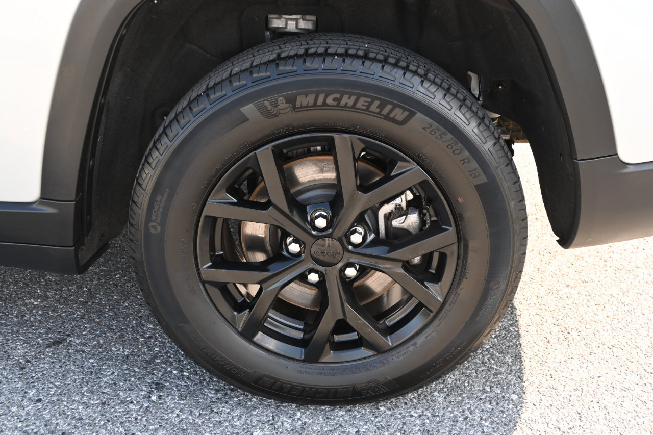 Used 2024 Jeep Grand Cherokee L Laredo image 38