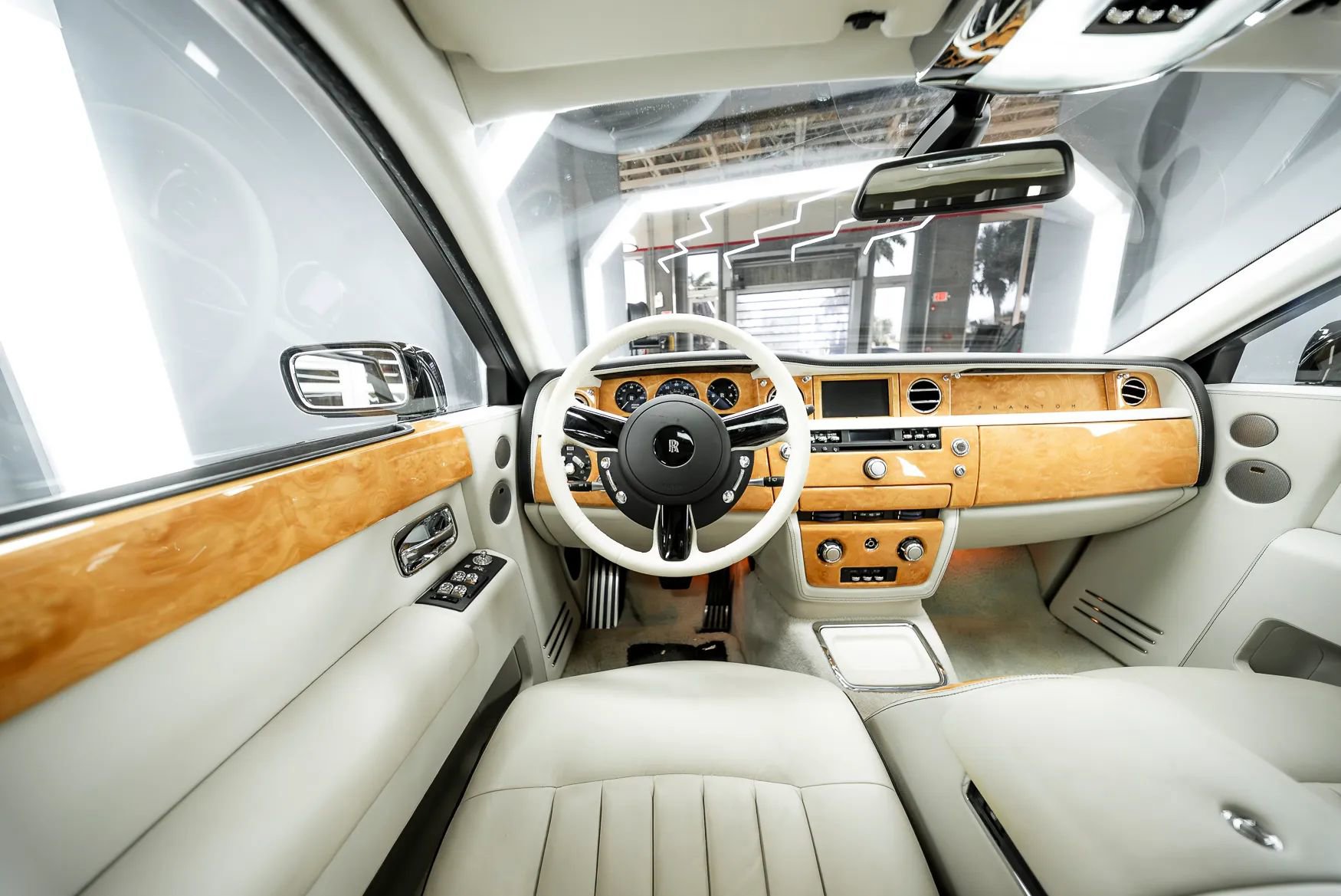 Used 2009 Rolls-Royce Phantom Sedan image 40