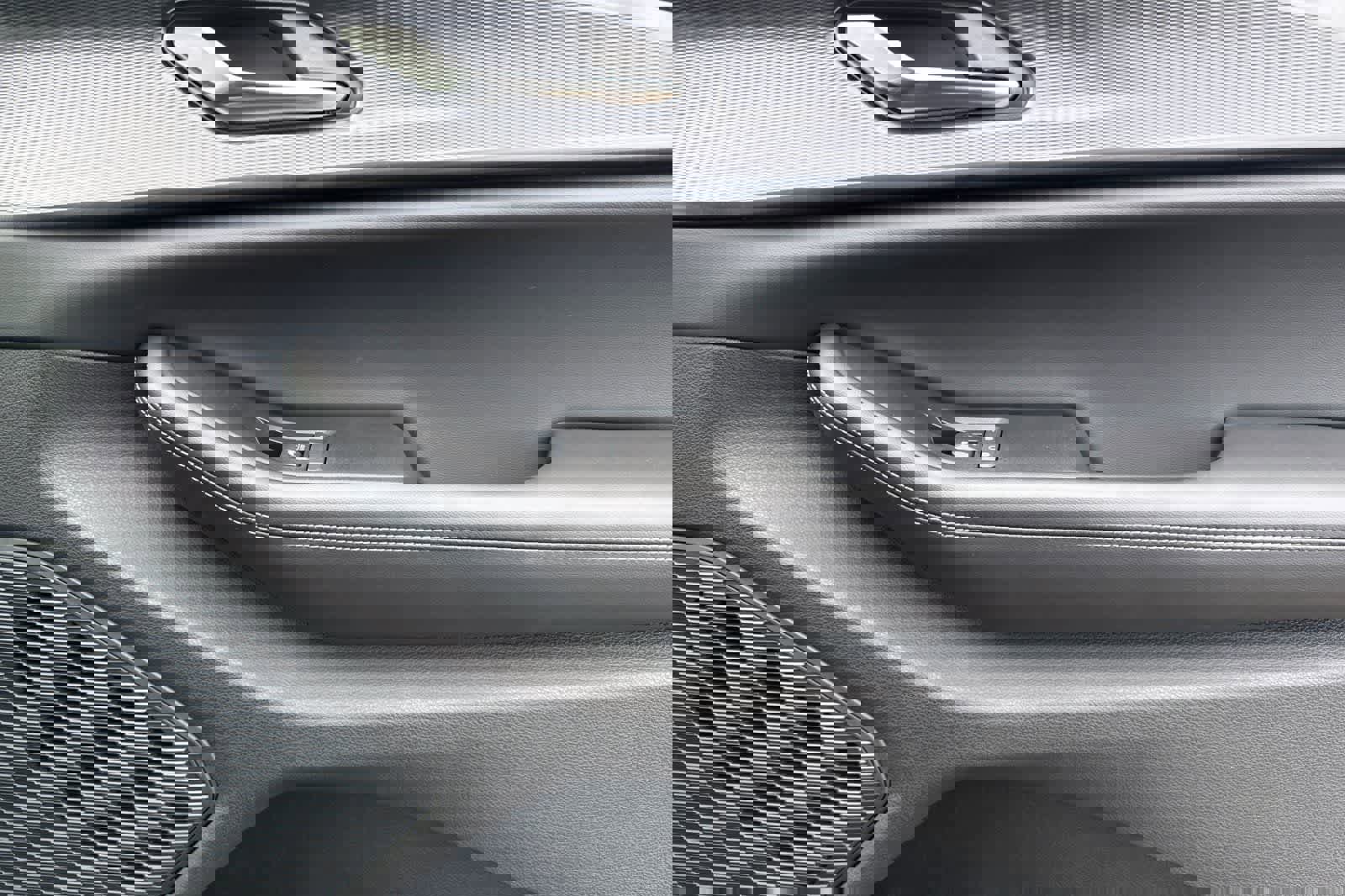 New 2025 Jeep Grand Cherokee Altitude image 19