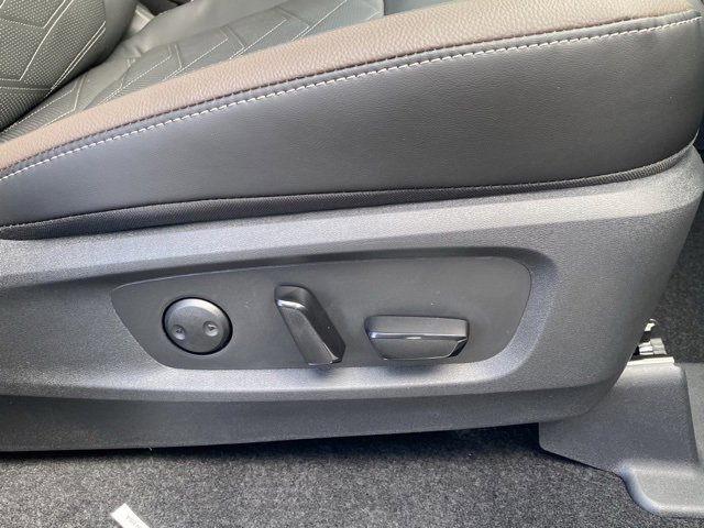 New 2025 Nissan Pathfinder Platinum w/ Black Appearance Package image 30