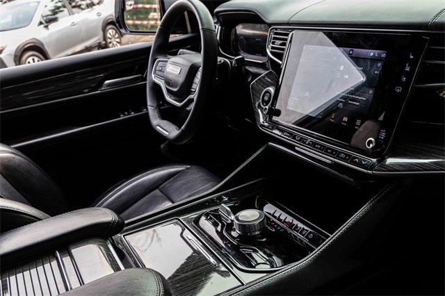 Used 2022 Jeep Wagoneer Series III w/ Flexible Seating Group image 26