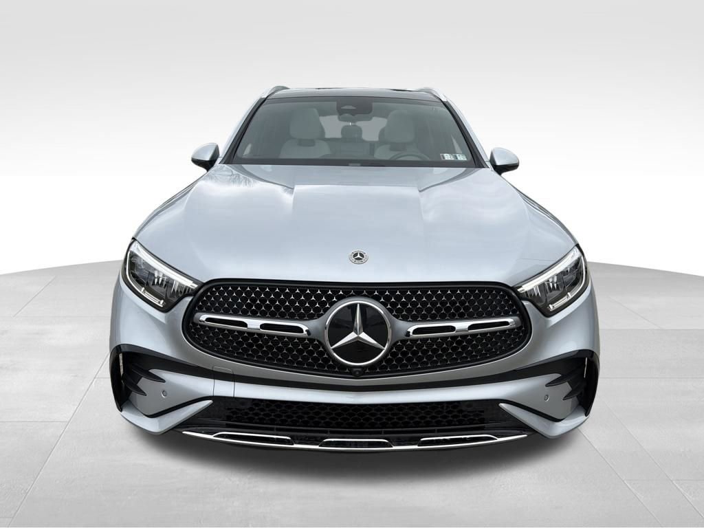 Used 2025 Mercedes-Benz GLC 350e 4MATIC image 8