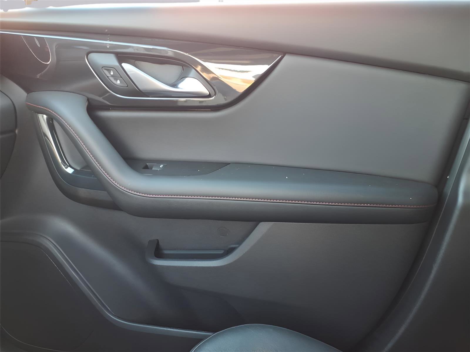 Used 2019 Chevrolet Blazer RS w/ Sun and Wheels Package image 27