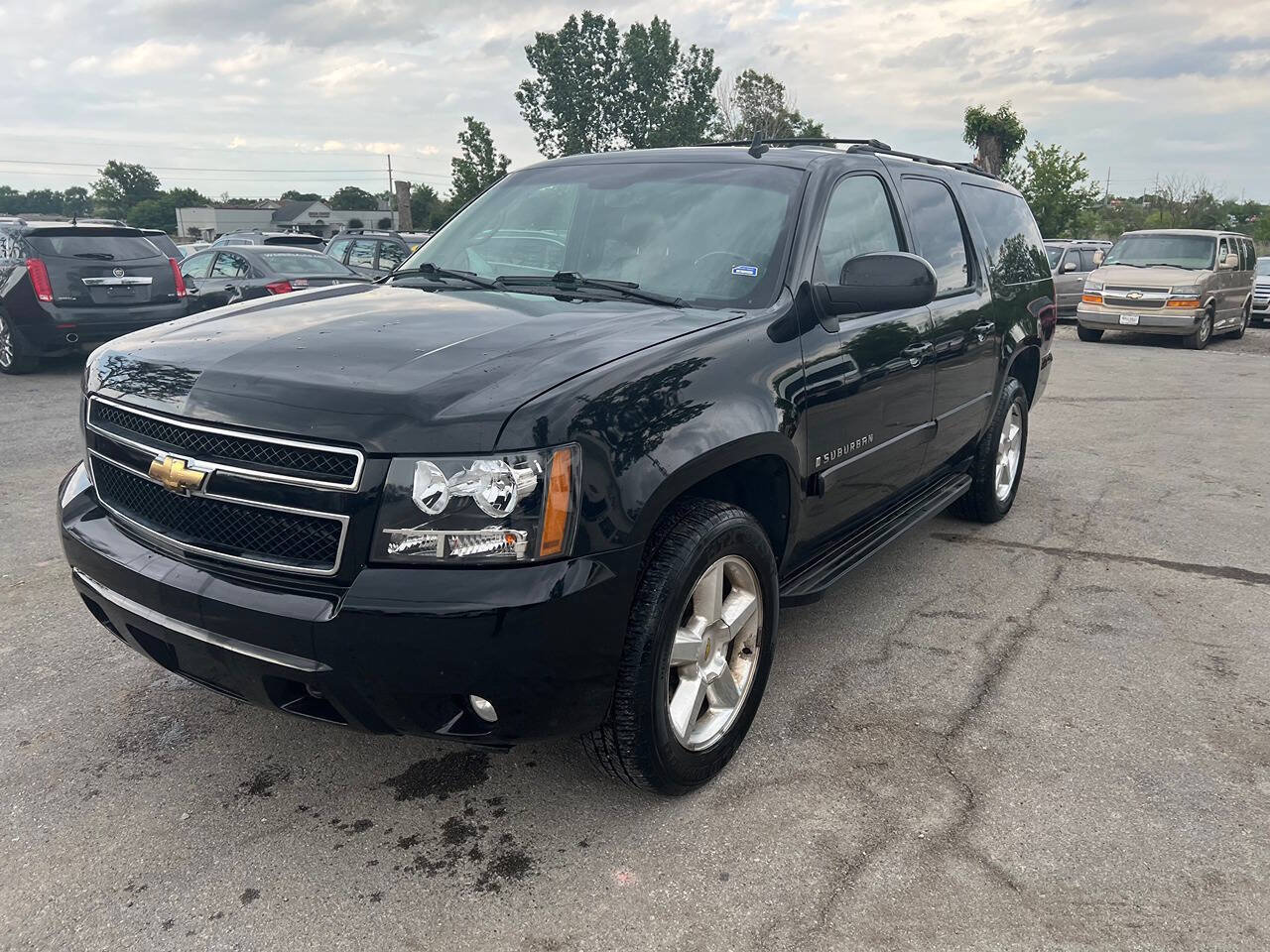 Used 2008 Chevrolet Suburban LT AWD/4WD image 1