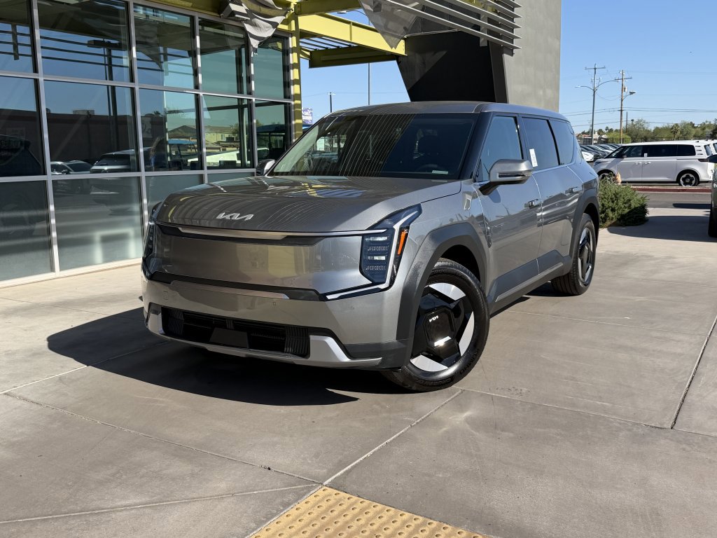 Used 2024 Kia EV9 Light Long Range RWD image 2
