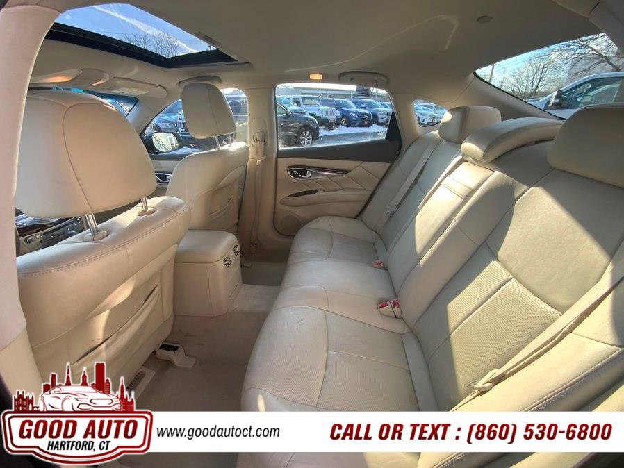Used 2017 INFINITI Q70 5.6 AWD/4WD image 7
