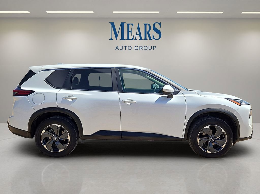 Used 2024 Nissan Rogue SV AWD/4WD image 6