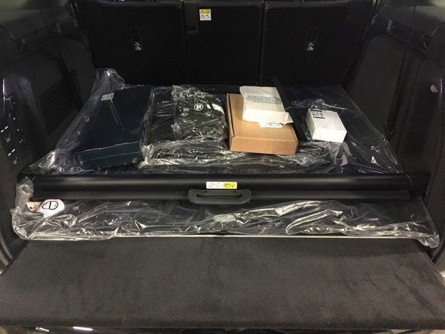 New 2023 Land Rover Discovery Metropolitan Edition image 30