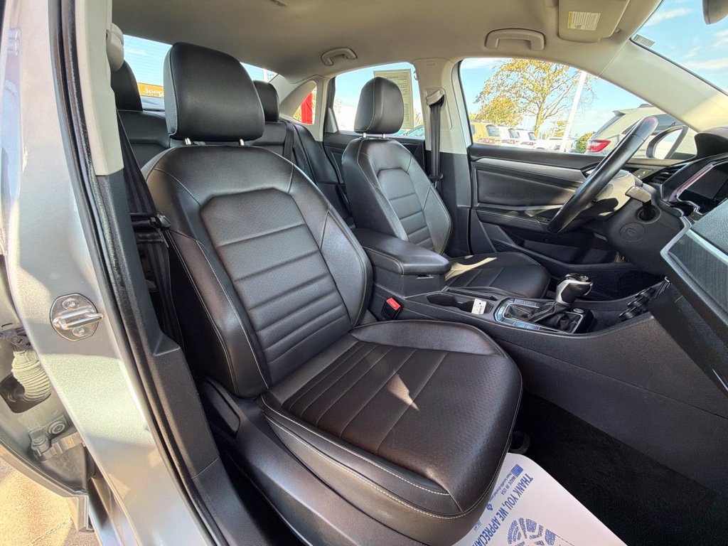 Used 2024 Volkswagen Jetta SE FWD image 30