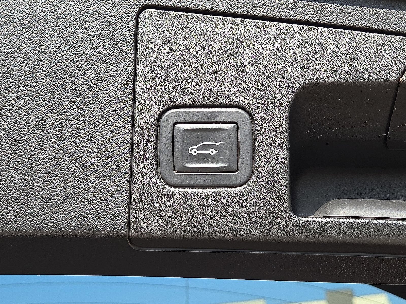 Used 2019 Cadillac XT4 Premium Luxury FWD image 16