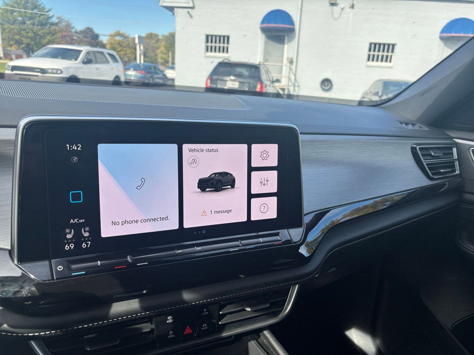 Used 2025 Volkswagen Atlas Cross Sport SE image 33