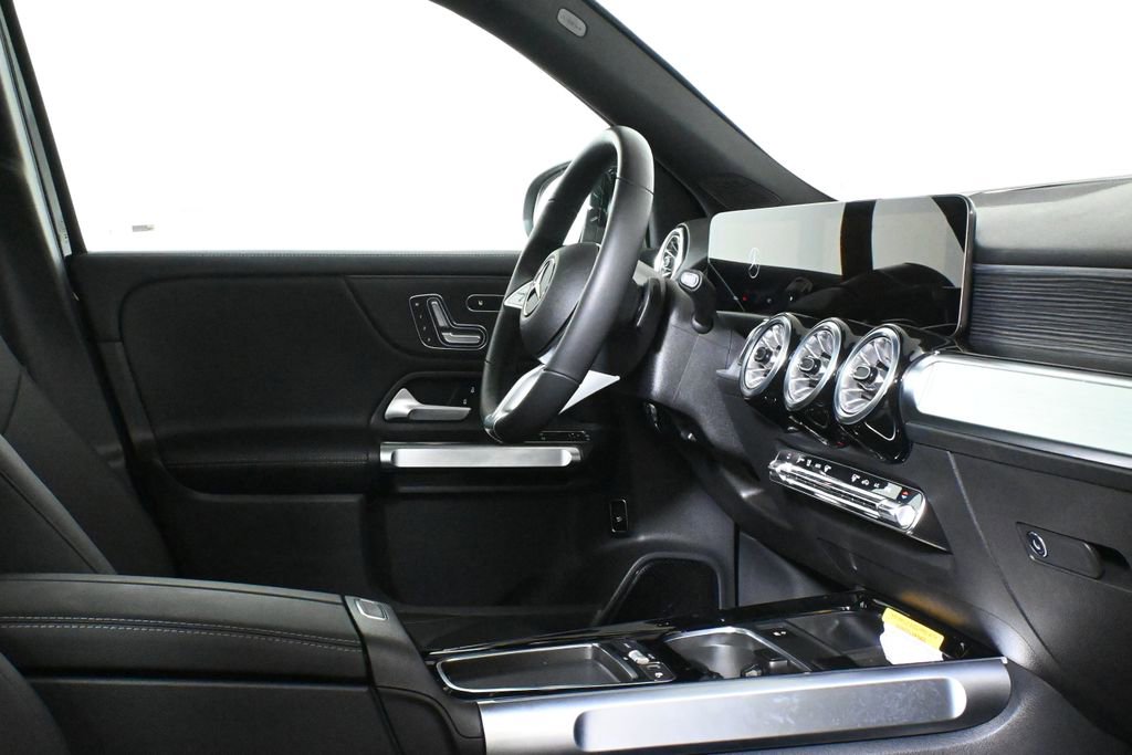 Certified 2026 Mercedes-Benz GLB 250 4MATIC image 33