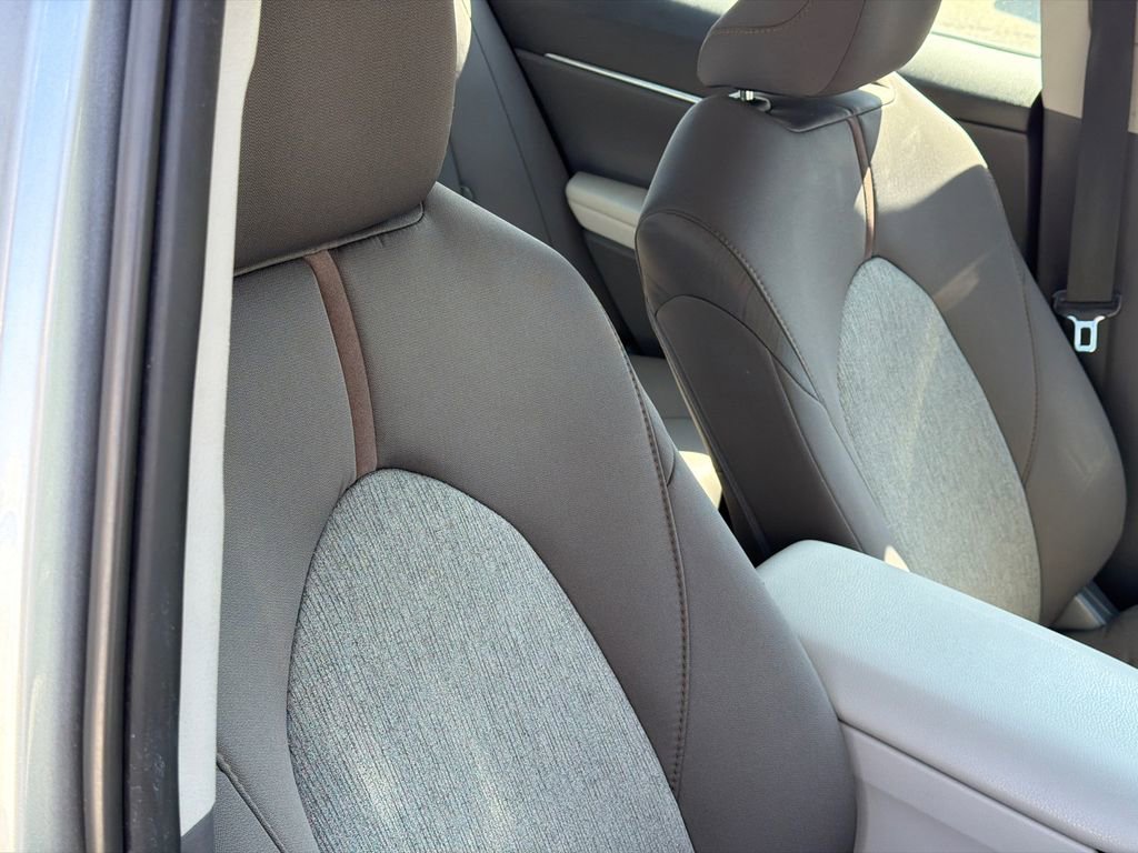 Used 2019 Toyota Camry LE image 8