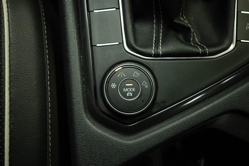 Used 2022 Volkswagen Tiguan SEL R-Line AWD/4WD image 23