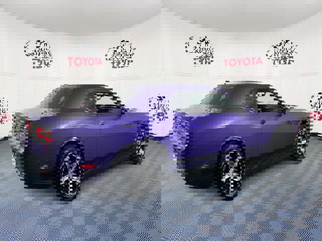 Used 2019 Dodge Challenger SXT image 7