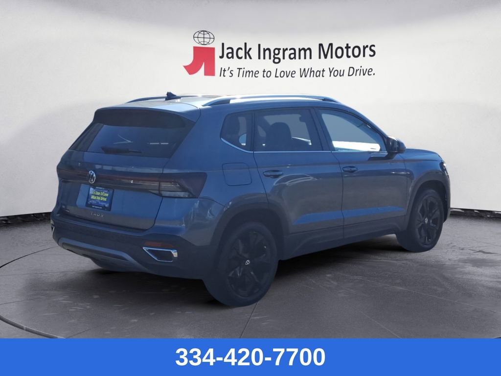 Certified 2025 Volkswagen Taos SE w/ Panoramic Sunroof Package image 5