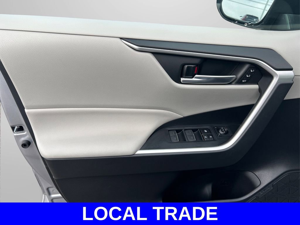 Used 2023 Toyota RAV4 XLE Premium image 23
