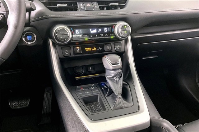 Used 2021 Toyota RAV4 XLE Premium image 9