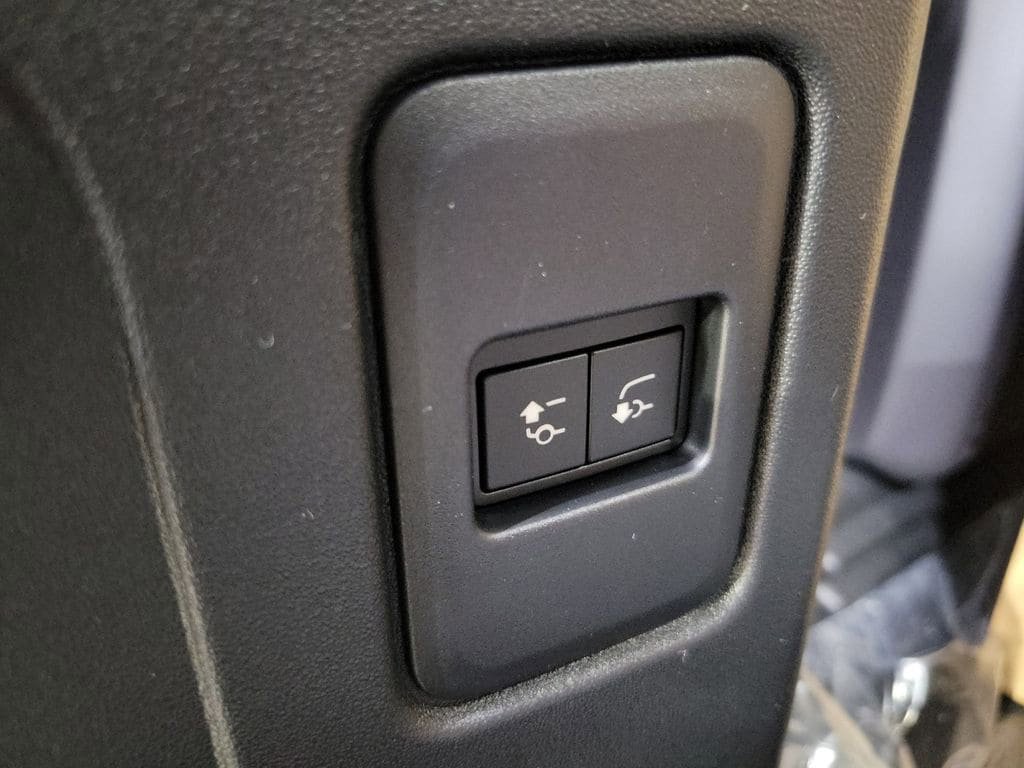 New 2026 Land Rover Defender 110 X-Dynamic SE AWD/4WD image 30