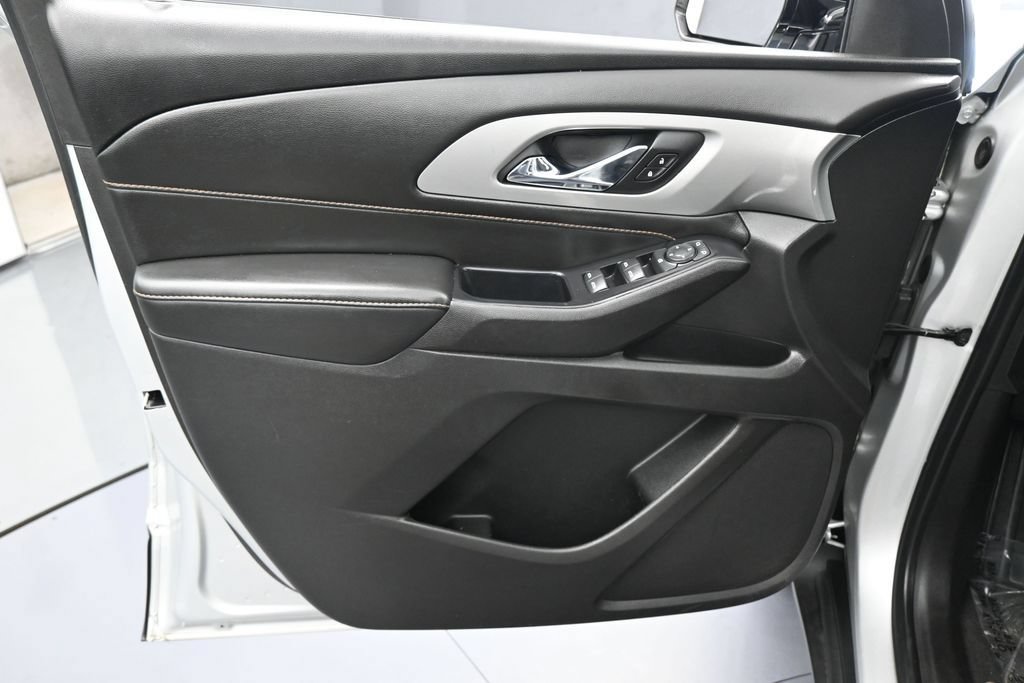 Used 2020 Chevrolet Traverse LS FWD image 12
