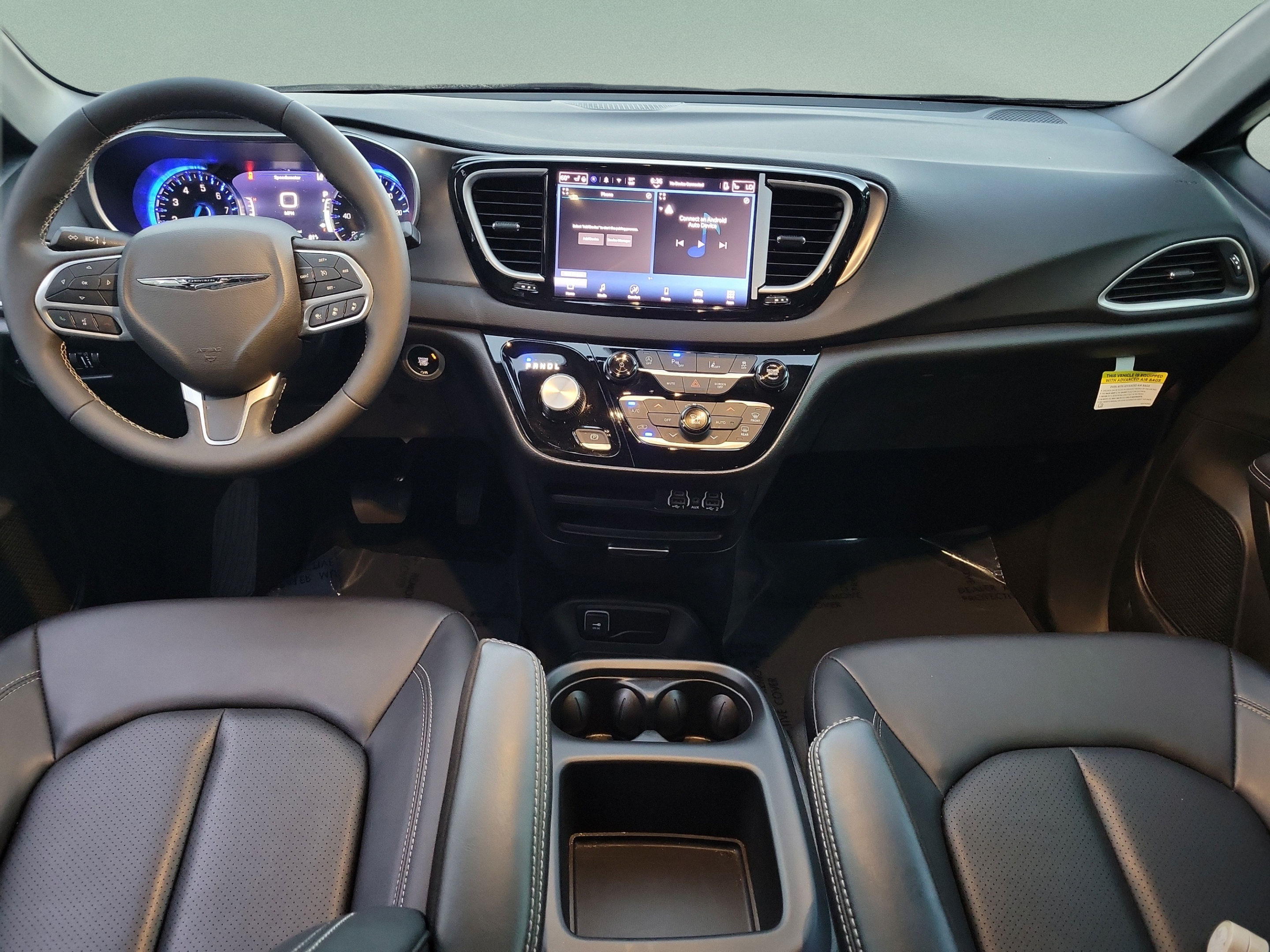 Used 2025 Chrysler Voyager LX FWD image 7