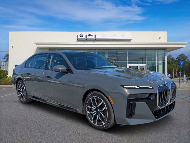 New 2026 BMW 760i xDrive w/ Luxury Rear Seating Package