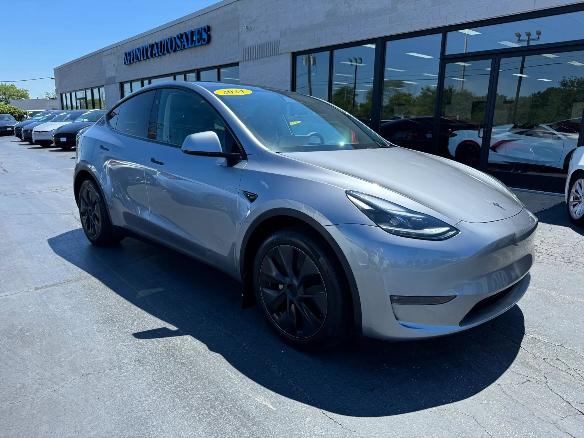 Used 2024 Tesla Model Y Long Range AWD/4WD video 1