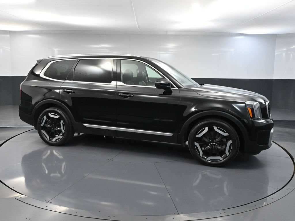 Used 2023 Kia Telluride EX X-Line AWD/4WD image 3