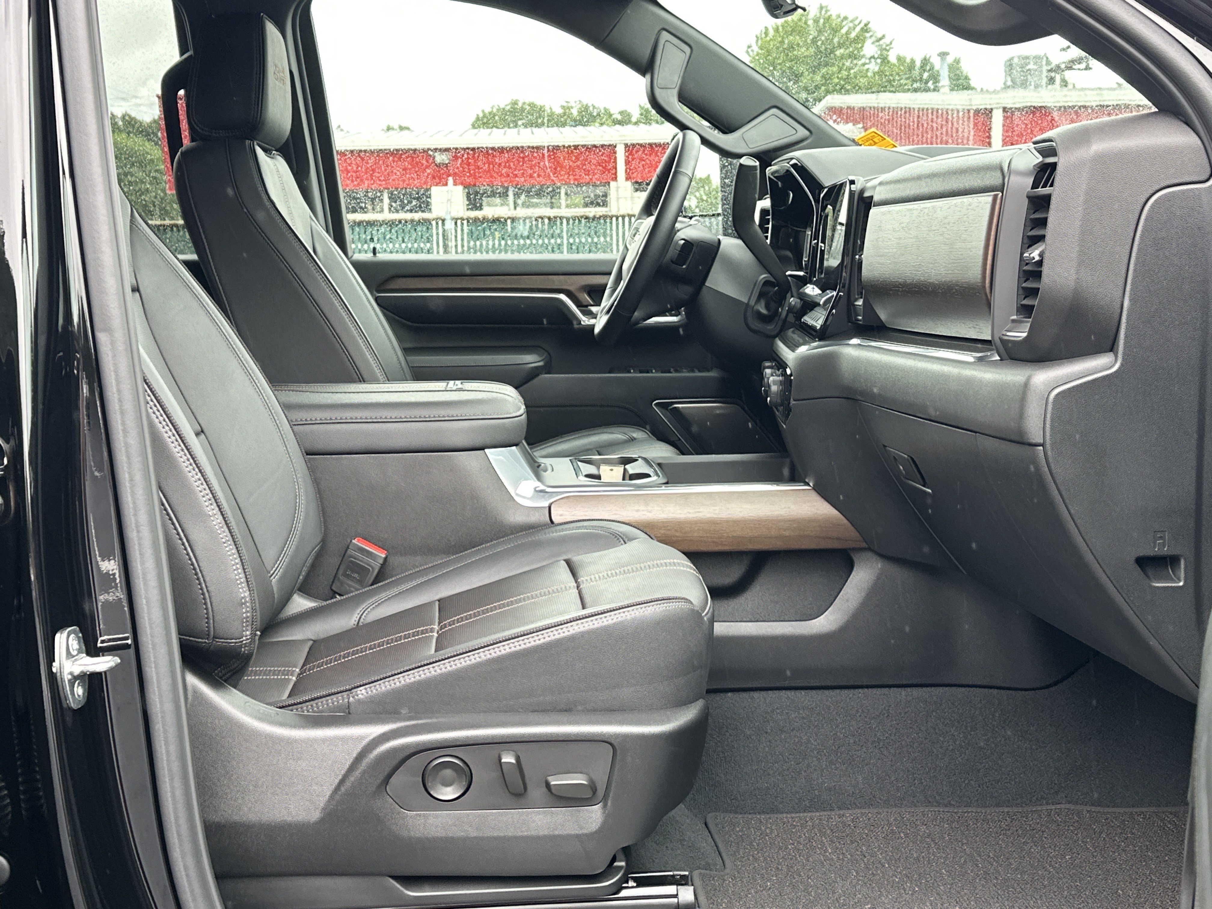 Used 2024 Chevrolet Silverado 2500 High Country w/ High Country Premium Package AWD/4WD image 12