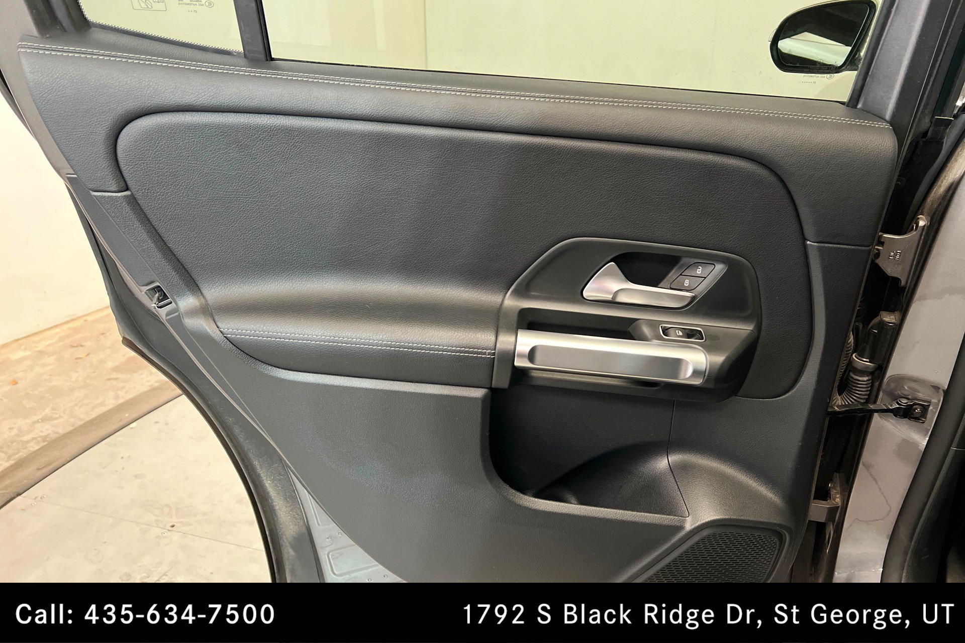Certified 2022 Mercedes-Benz GLB 250 4MATIC w/ Premium Package Lite image 18